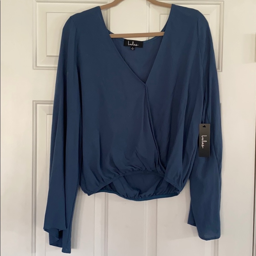 Women’s Size L Long Sleeved V-Neck Top